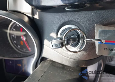 2017 Mercedes-Benz C 300 4Matic/Luxury 4Matic/Sport 4Matic z USA, uszkodzony, nr VIN 55SWF4KB3HU198387